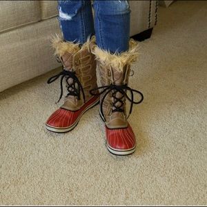 Sleek Tofino Waterproof Winter Snow Boots size 8.5